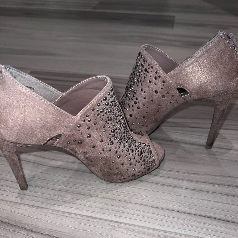 Jennifer Lopez Rhinestone Heels - Picture 7 of 8